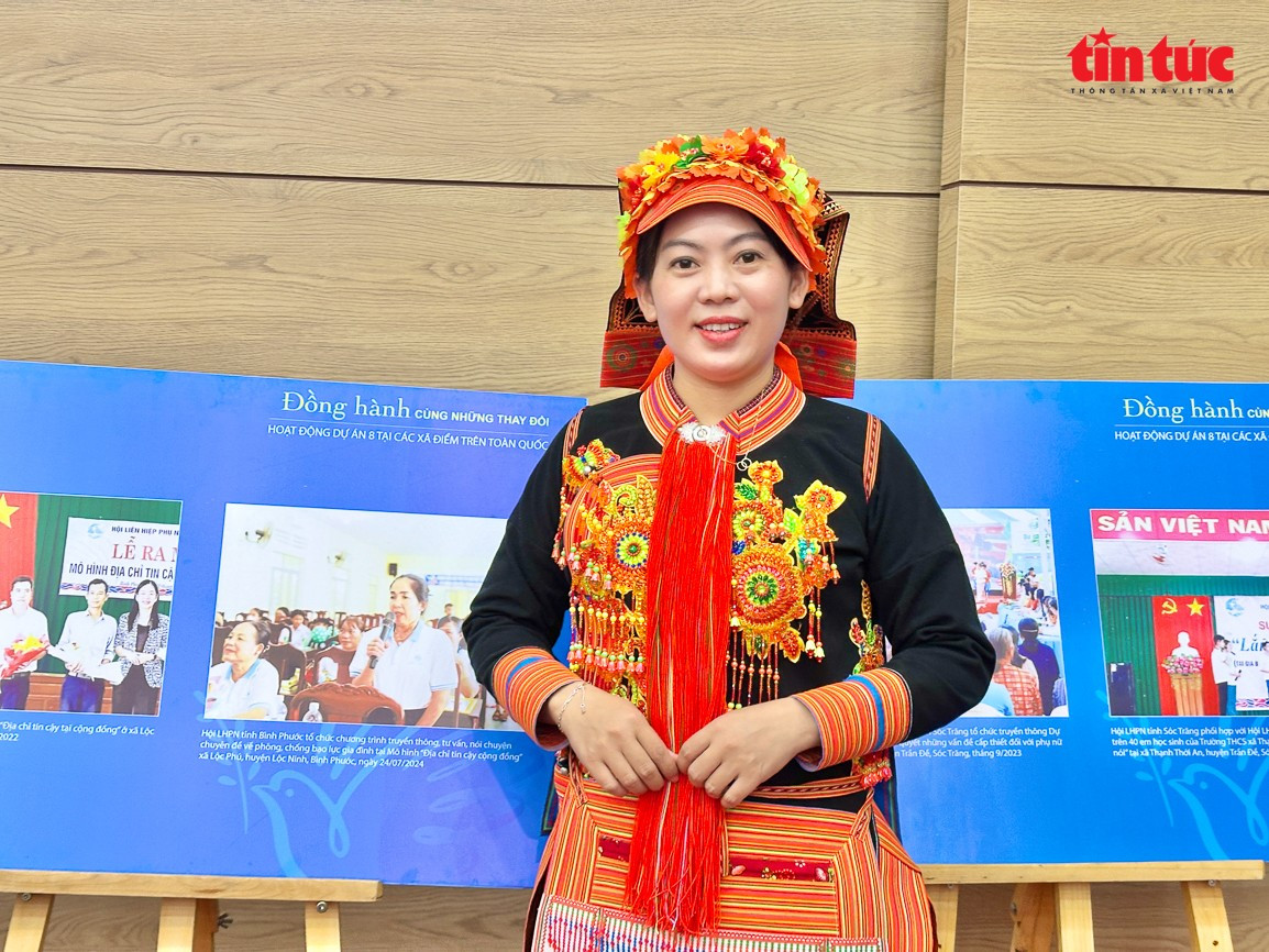 Chị Lý Thị Ngân, Chủ tịch Hội LHPN xã Bản Lang (huyện Phong Thổ, tỉnh Lai Châu) tâm huyết với các hoạt động hỗ trợ phụ nữ. tin-1.jpg
