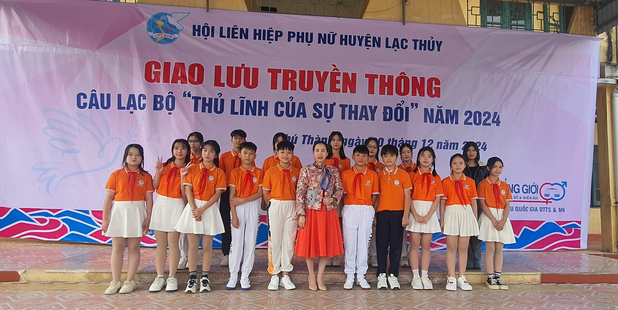 Các hoạt động giao lưu, cuộc thi nâng cao nhận thức về bình đẳng giới tại vùng sâu vùng xa, miền núi nhận được sự hưởng ứng của các em học sinh. ct2.jpg