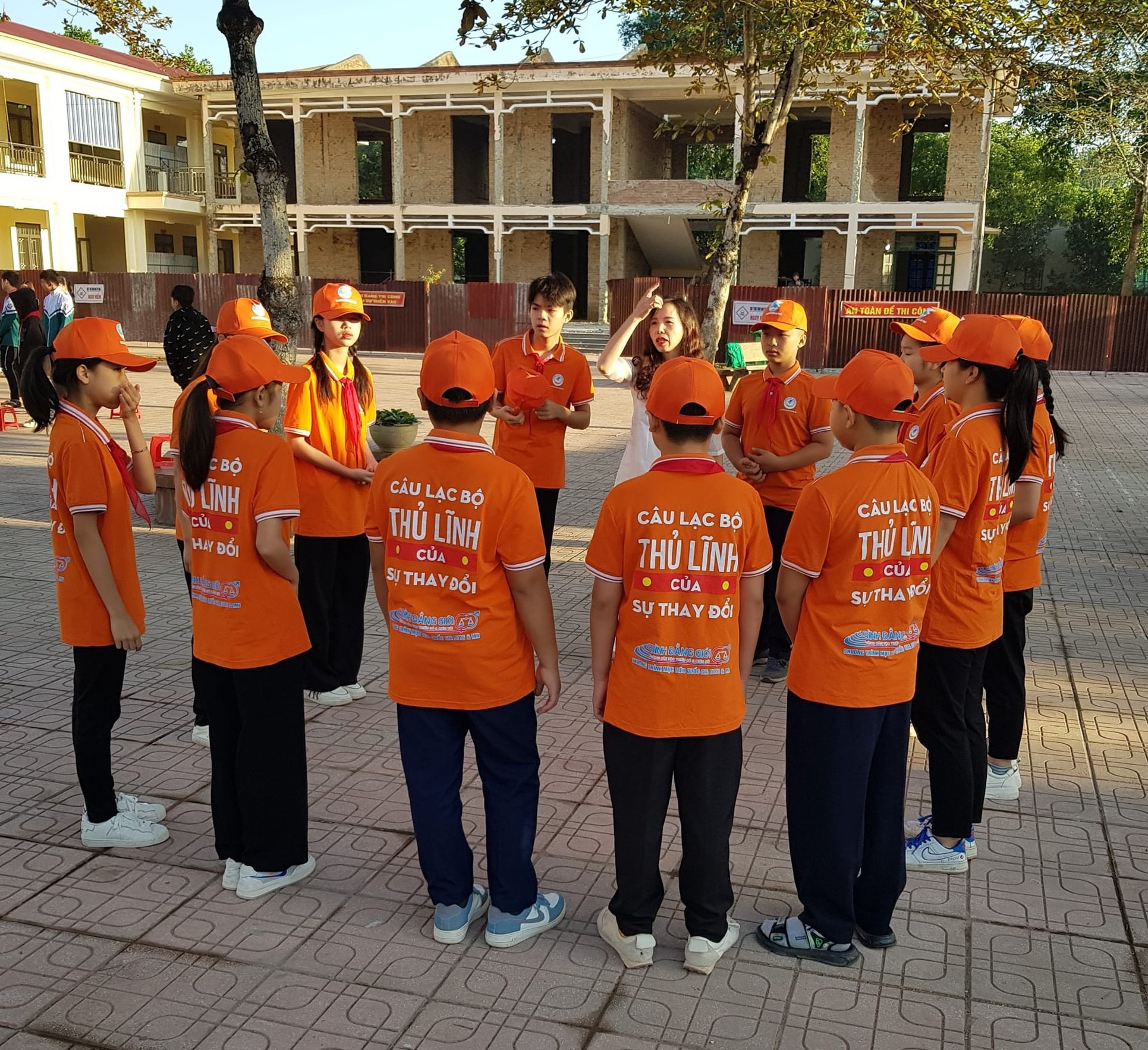 Những buổi sinh hoạt CLB "Thủ lĩnh của sự thay đổi" tại trường THCS Thanh Hà, tỉnh Hoà Bình. Những buổi sinh hoạt CLB "Thủ lĩnh của sự thay đổi" tại trường THCS Thanh Hà, tỉnh Hoà Bình.