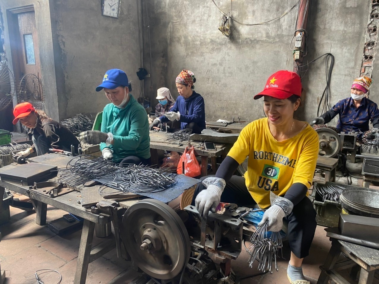 Nghề rèn Bàn Mạch tạo nhiều việc làm cho lao động nông thôn. Ảnh: TTXVN phát Nghề rèn Bàn Mạch tạo nhiều việc làm cho lao động nông thôn. Ảnh: TTXVN phát