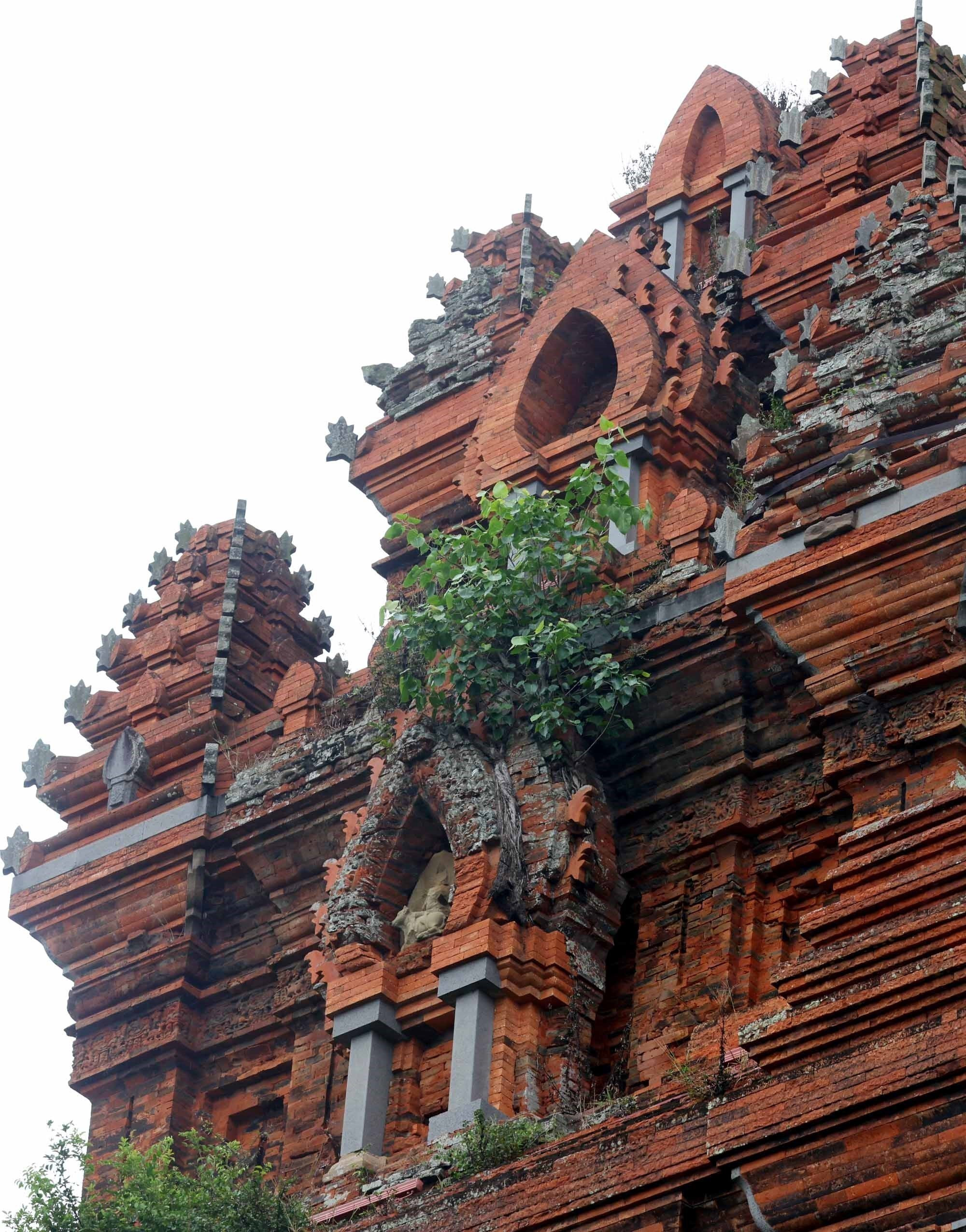 Tháp Chăm không chỉ là di tích lịch sử mà còn là nguồn cảm hứng cho nghệ thuật và văn hóa đương đại của Bình Định. Ảnh: Nhật Anh/TTXVN champa5-26625.jpg