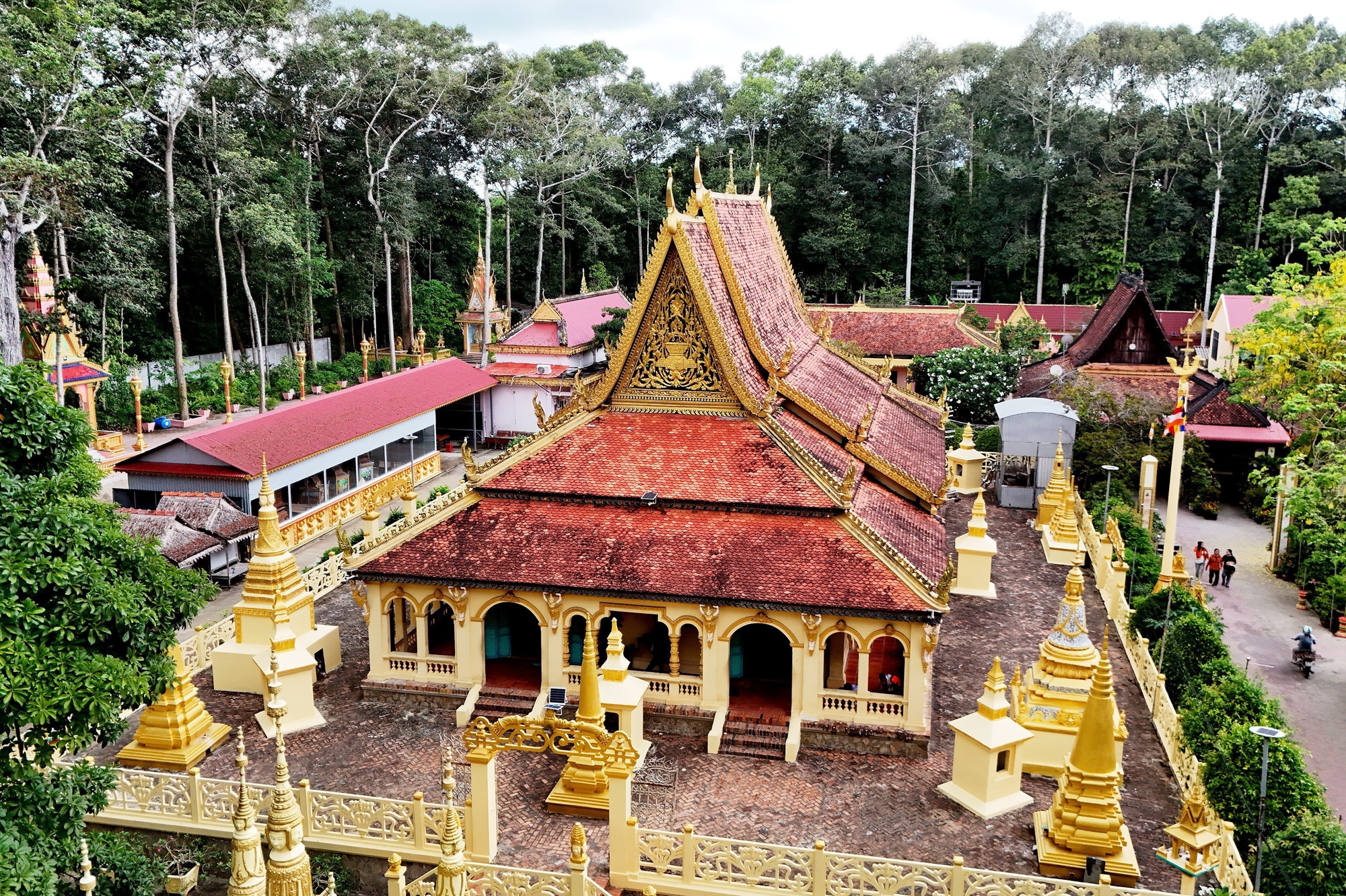 Chùa Âng là một trong những ngôi chùa cổ tiêu biểu nhất của người Khmer ở Việt Nam. chua-1625.jpg