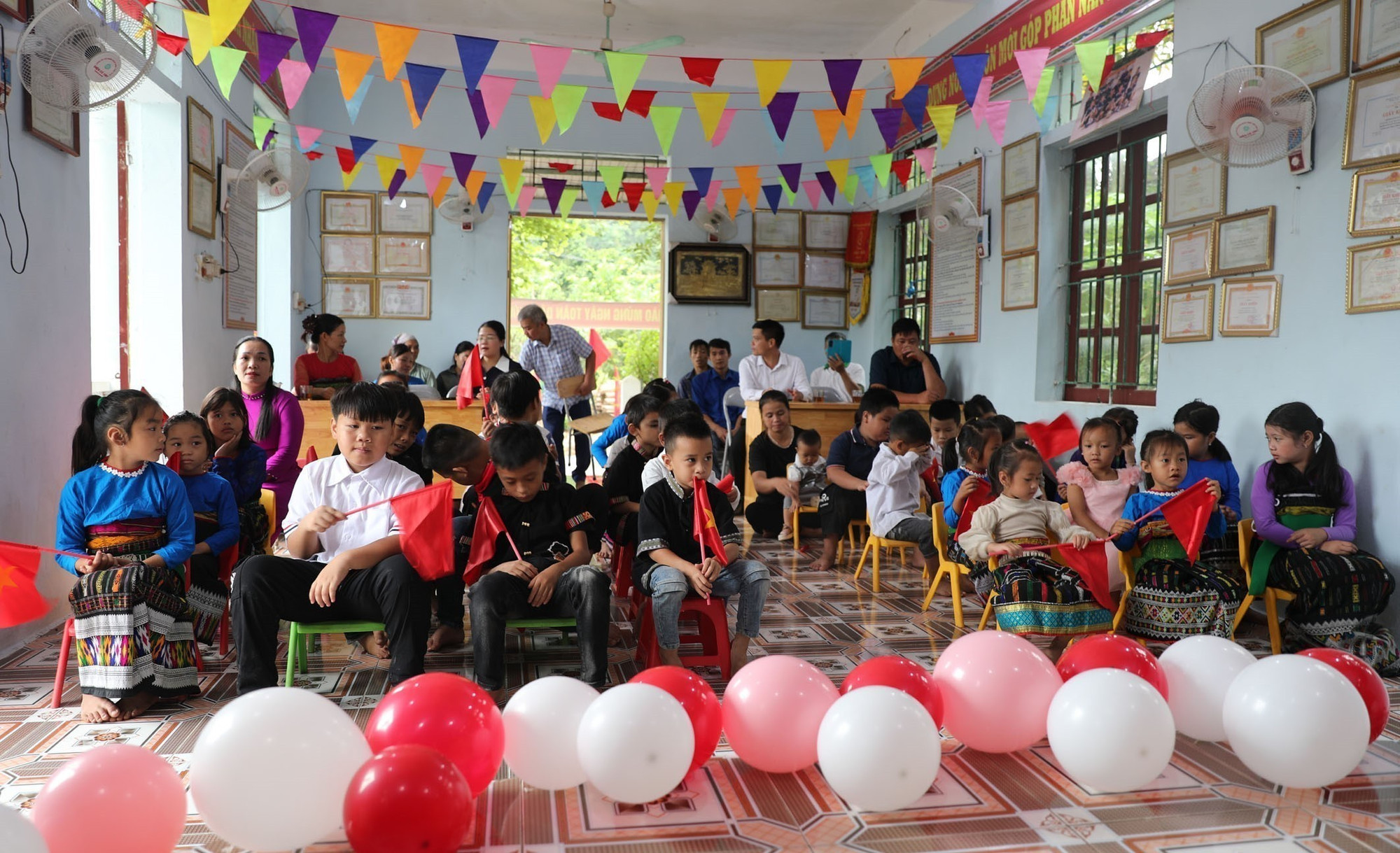 Lễ khai giảng tại Điểm trường bản Xa Mang, Trường tiểu học Sơn Điện 1 và Trường mầm non Sơn Điện 1, tỉnh Thanh Hóa. khai-giang4-5925.jpg