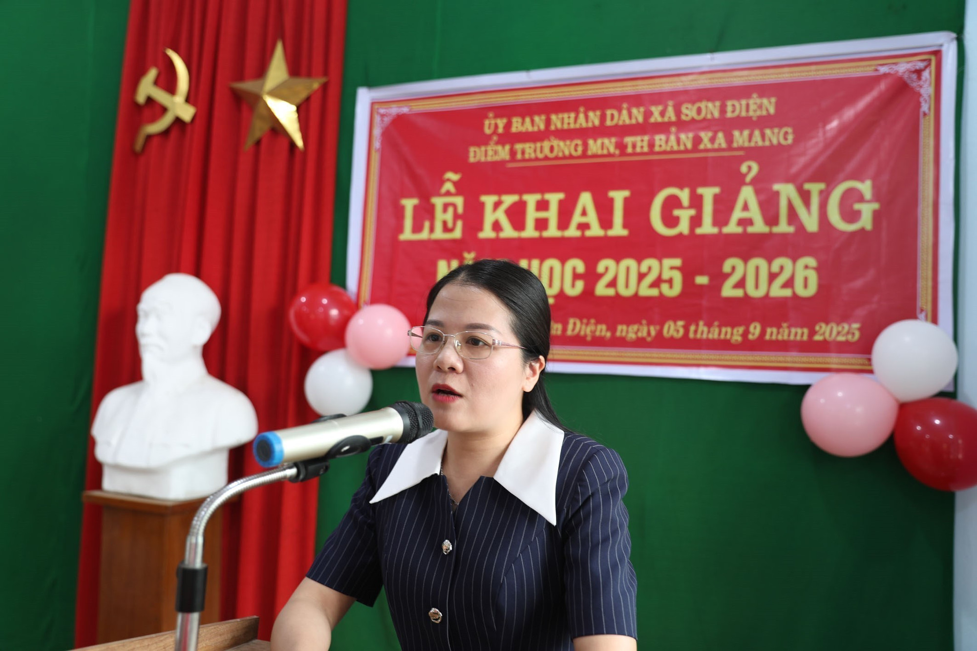 Lãnh đạo xã Sơn Điện phát biểu tại lễ khai giảng Điểm trường bản Xa Mang, Trường tiểu học Sơn Điện 1 và trường mầm non Sơn Điện 1, tỉnh Thanh Hóa. khai-giang1-5925.jpg