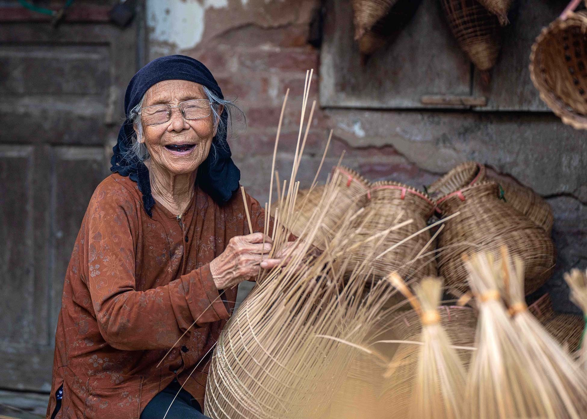 Tuy không còn là nghề đem lại thu nhập chính nhưng nhiều người dân Thủ Sỹ vẫn rất yêu nghề và mong muốn giữ nghề như một nét đẹp văn hóa. dan10-2625.jpg
