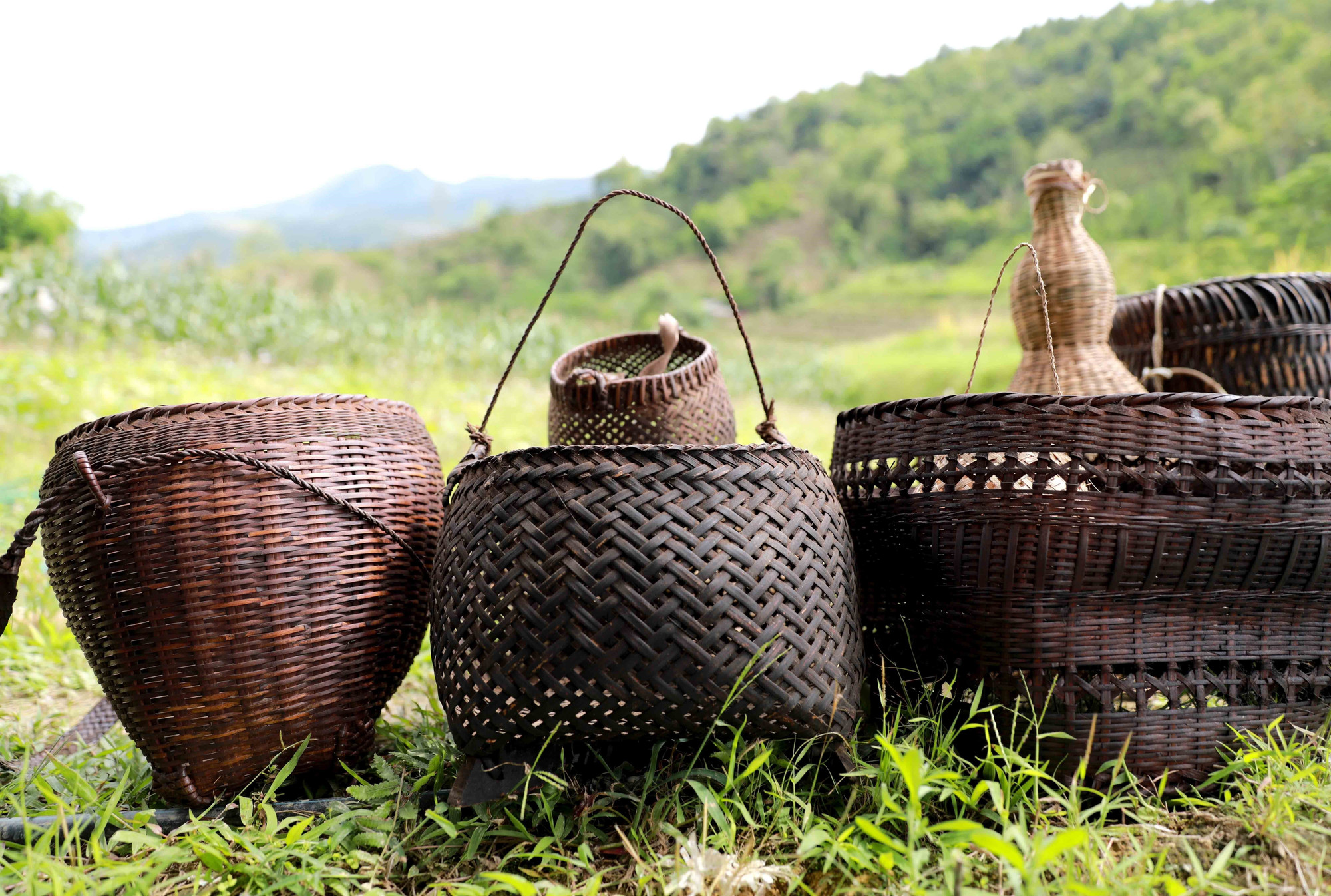 Những đồ vật dụng được làm bằng nguyên liệu mây, tre, giang đã gắn liền với cuộc sống của người dân Lự. nghe9-13525.jpg