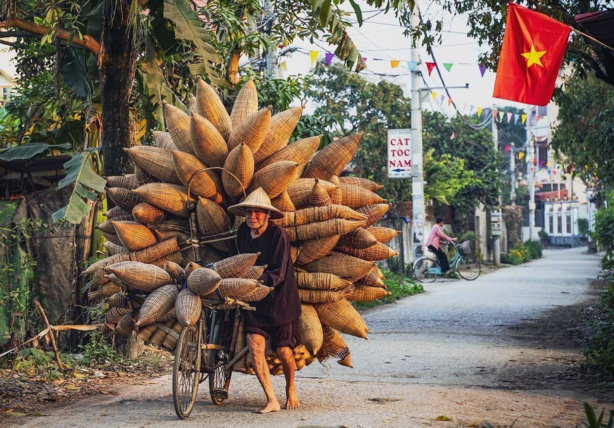 Hình ảnh chiếc xe đạp thồ cùng với những chiếc đó, những ngư cụ nông nghiệp rong ruổi khắp nơi từ lâu đã in sâu trong tâm trí nhiều người khi nhắc đến làng nghề đan đó Thủ Sỹ. dan-2625.jpg