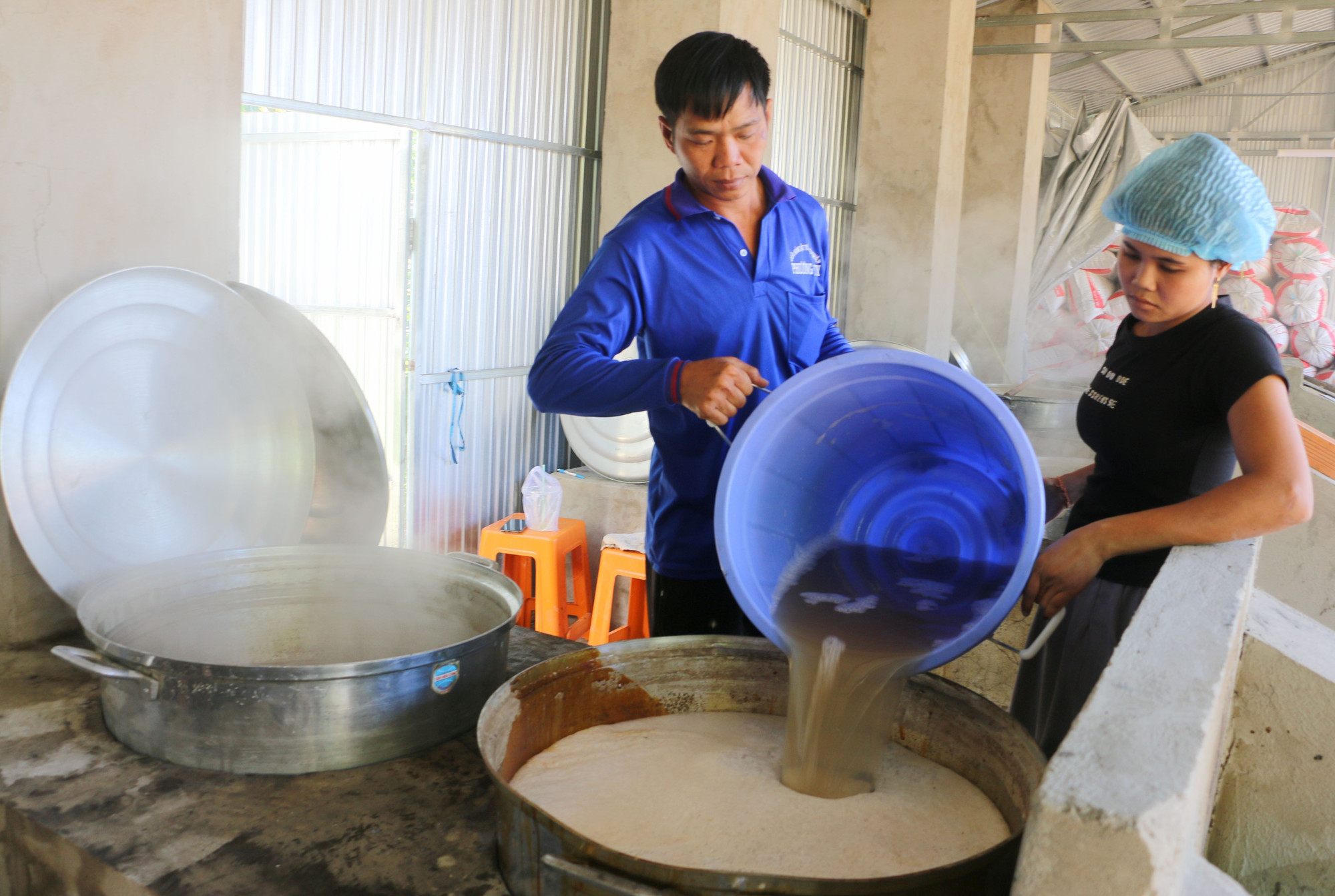 Nước thốt nốt sau khi thu hoạch phải được nấu ngay để tránh bị chua.