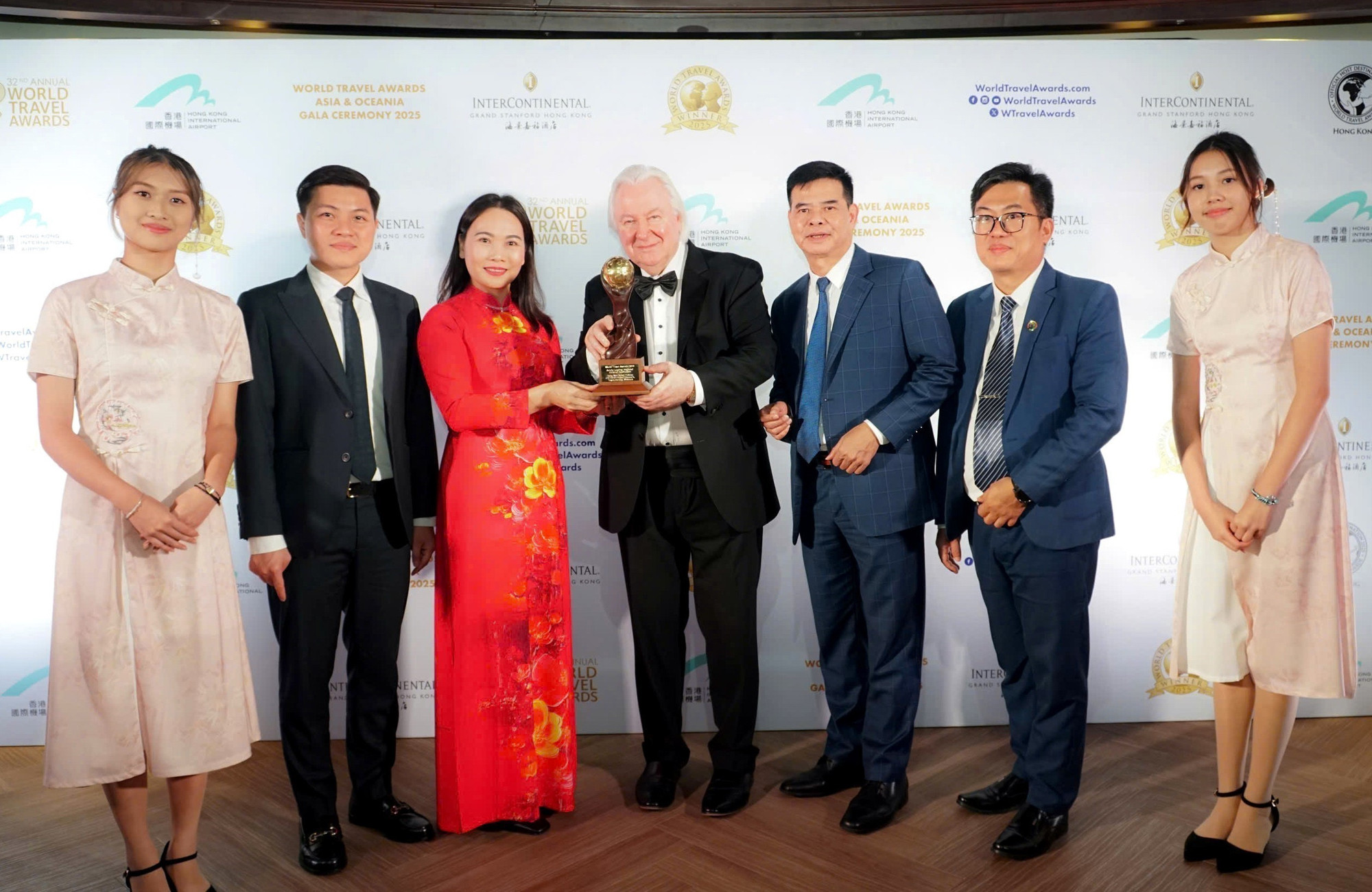 Tổ chức Giải thưởng Du lịch Thế giới (World Travel Awards – WTA) trao tặng danh hiệu “Công viên địa chất toàn cầu UNESCO Cao nguyên đá Đồng Văn, Tuyên Quang, Việt Nam – Điểm đến văn hóa khu vực hàng đầu châu Á năm 2025” cho đại diện tỉnh Tuyên Quang. Ảnh: TTXVN phát Tổ chức Giải thưởng Du lịch Thế giới (World Travel Awards – WTA) trao tặng danh hiệu “Công viên địa chất toàn cầu UNESCO Cao nguyên đá Đồng Văn, Tuyên Quang, Việt Nam – Điểm đến văn hóa khu vực hàng đầu châu Á năm 2025” cho đại diện tỉnh Tuyên Quang. Ảnh: TTXVN phát