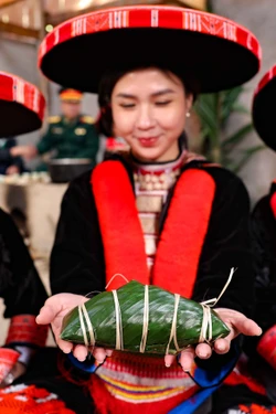  Gói bánh chưng Tết cùng người Dao đỏ ở Nguyên Bình 