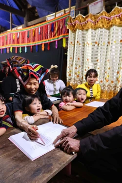 Đảng viên Quàng Văn Khóa - "người thầy” của đồng bào dân tộc Thái xã Mường Khoa