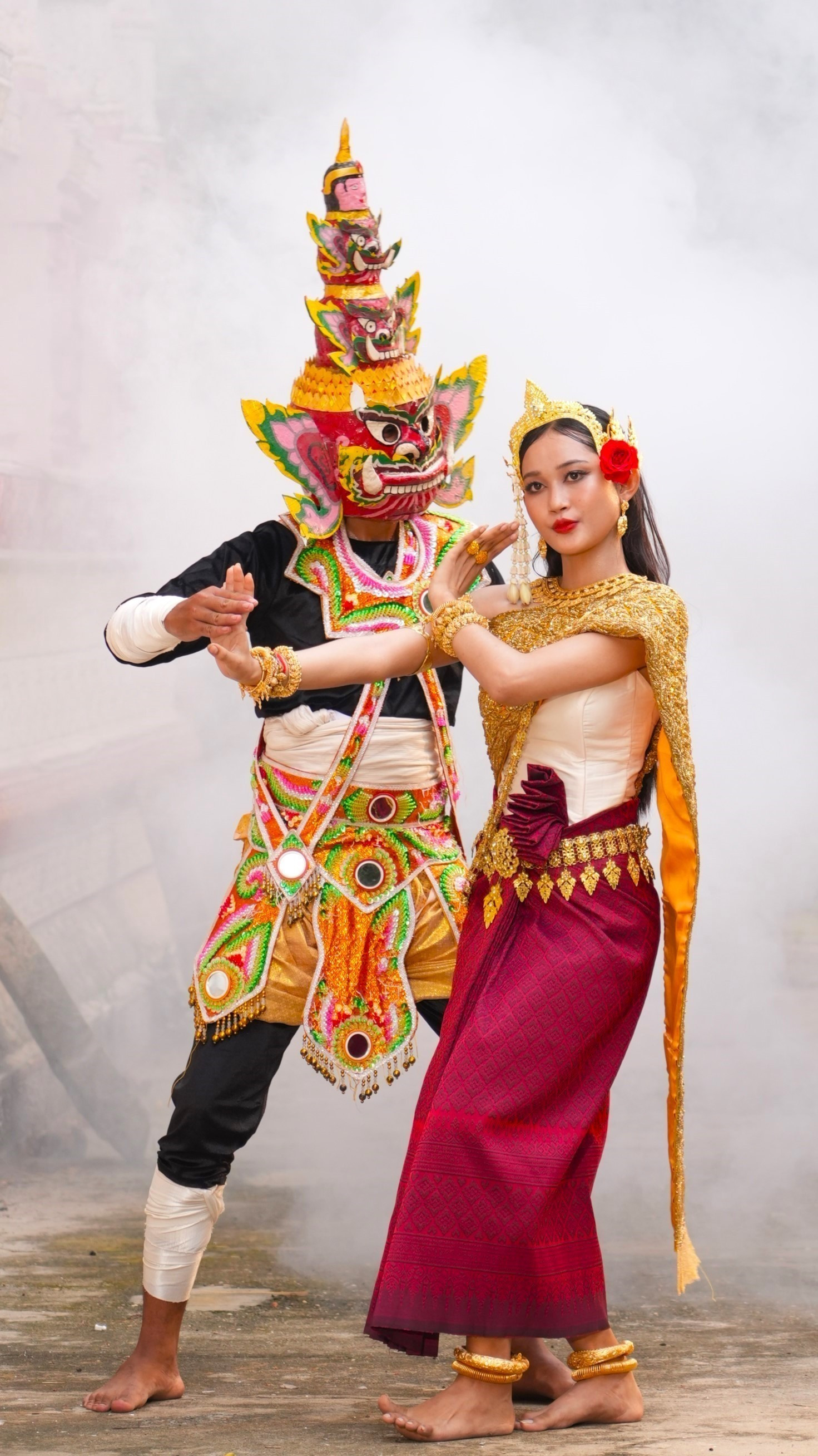 Tạo hình nhân vật Chằn Krông Riêp và nhân vật nữ chính Sita trong múa Chằn của đồng bào Khmer. mua-chan-dong-bao-khmer-7.jpg