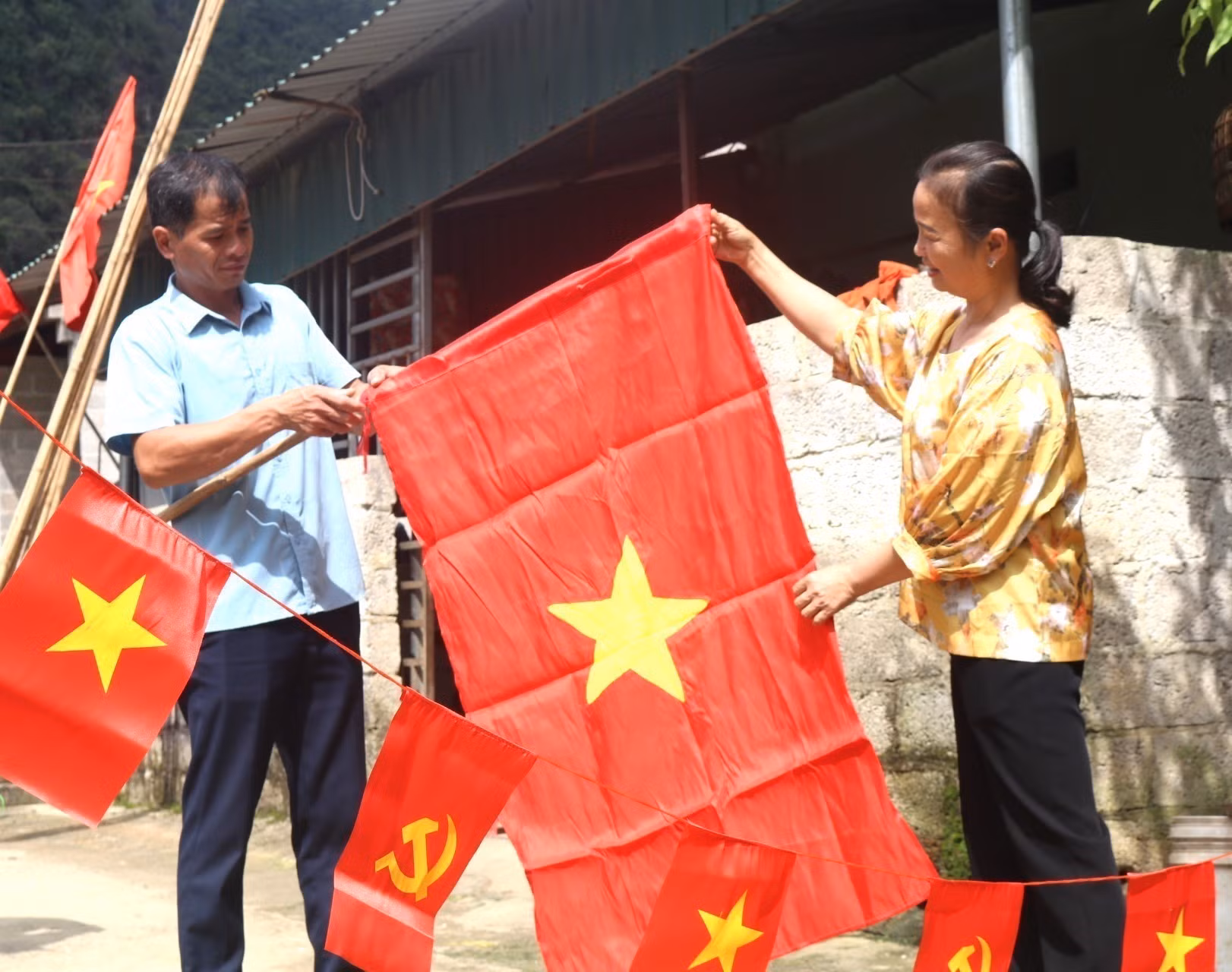 Người dân xóm Hạ Sơn náo nức đón chờ Tết Độc lập.