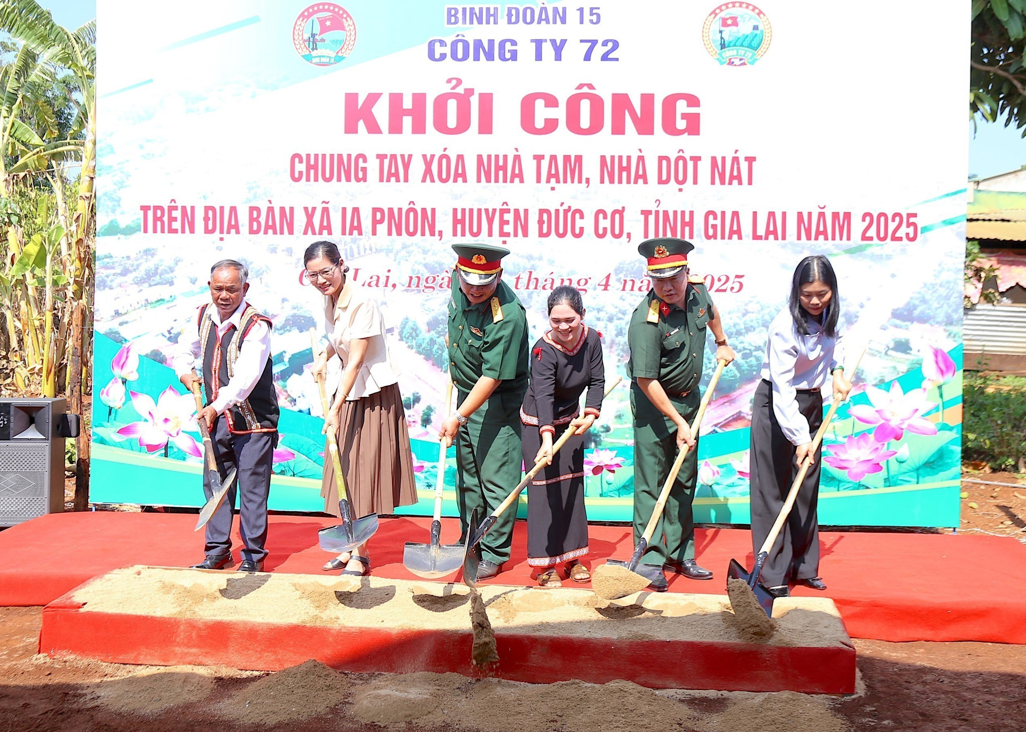 Khởi công chung tay xóa nhà tạm, nhà dột nát trên địa bàn xã Ia Pnôn (Đức Cơ, Gia Lai) năm 2025. xoa-nha-tam-tai-gia-lai-252025.jpg