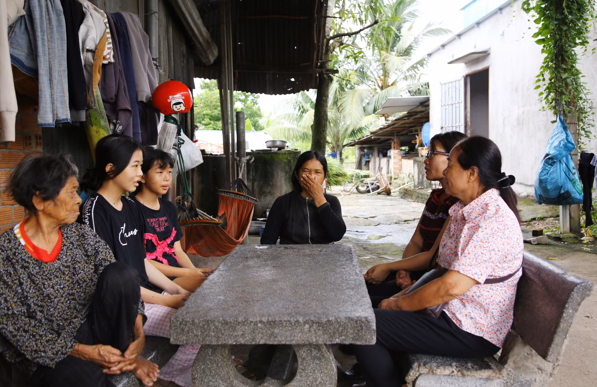 Chị Nguyễn Hồng Nữ là người uy tín được người đồng bào Chơ Ro, xã Xuân Thành (Đồng Nai) rất gần gũi với người dân.