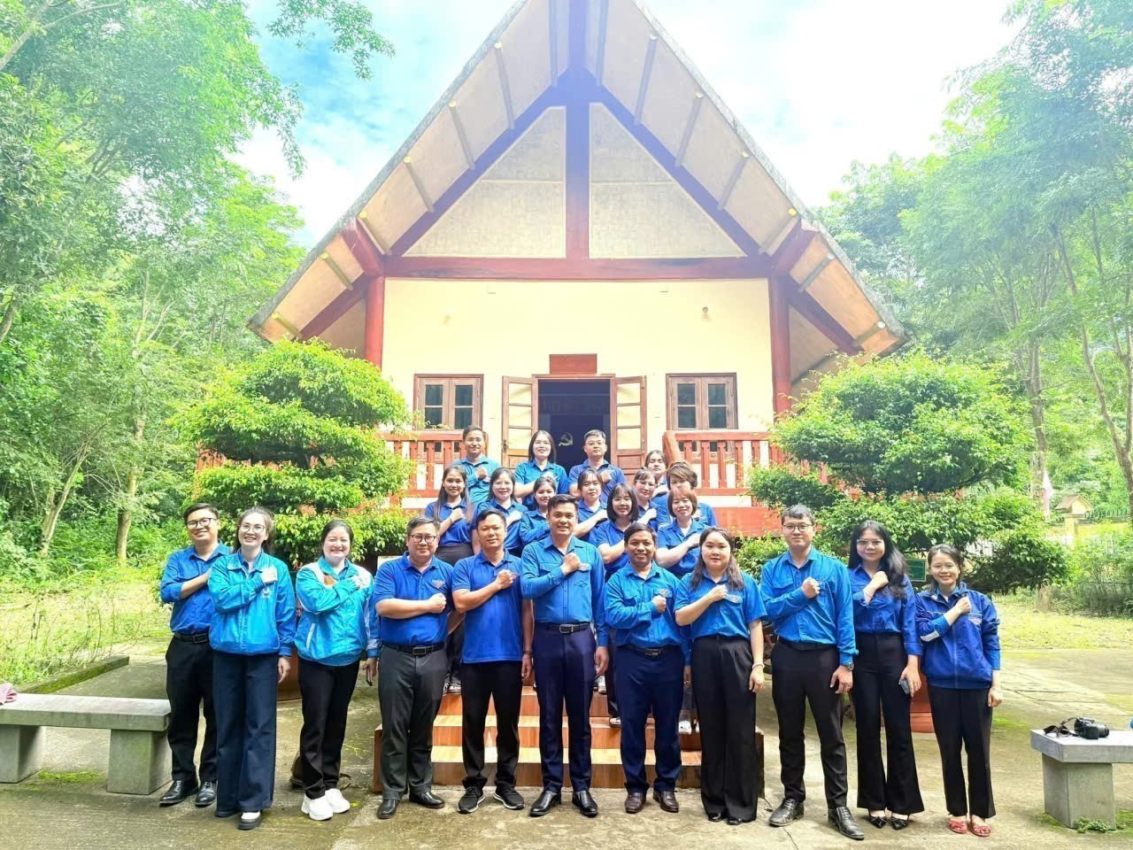 Tỉnh đoàn tổ chức về nguồn tại khu di tích lịch sử cách mạng tỉnh Gia Lai tại xã Krong. Tỉnh đoàn tổ chức về nguồn tại khu di tích lịch sử cách mạng tỉnh Gia Lai tại xã Krong.