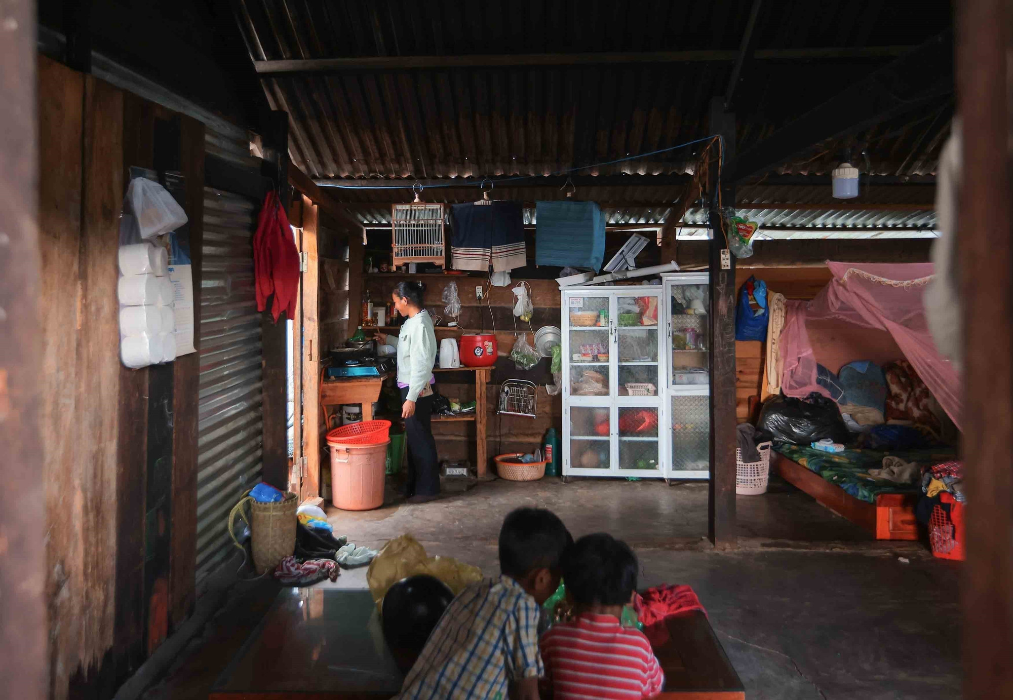 Bên trong căn nhà cũ của gia đình anh KLong Ha Juil (thôn 1, xã Đạ Sar, huyện Lạc Dương). Ảnh: Hoàng Hiếu/TTXVN Bên trong căn nhà cũ của gia đình anh KLong Ha Juil (thôn 1, xã Đạ Sar, huyện Lạc Dương). Ảnh: Hoàng Hiếu/TTXVN