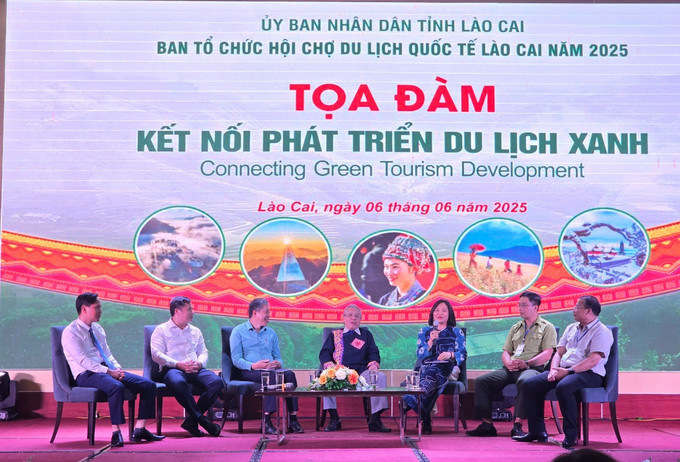 Các đại biểu thảo luận tại tọa đàm về phát triển các mô hình, sản phẩm du lịch xanh tại Lào Cai. lao-cai-6625-10.jpg