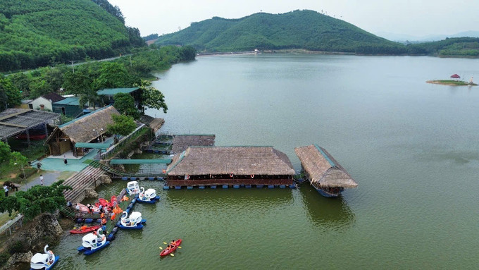 Sau nhiều ngày cố gắng và nỗ lực, đến nay Khu Du lịch Sinh thái Hòn Mát đã khắc phục được 50 - 70% cơ sở vật chất bị hư hại và đưa vào khai thác sử dụng, phục vụ khách du lịch. Ảnh: TTXVN phát du-lich-nghe-an-171025-13.jpg