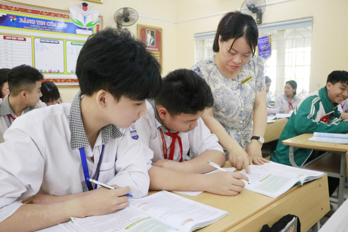 Trường THCS Quang Trung, thành phố Yên Bái bố trí đủ đội ngũ giáo viên giỏi, có kinh nghiệm bồi dưỡng ôn tập cho học sinh khối lớp 9. Ảnh: Tiến Khánh/TTXVN yen-bai-30525-21.jpg