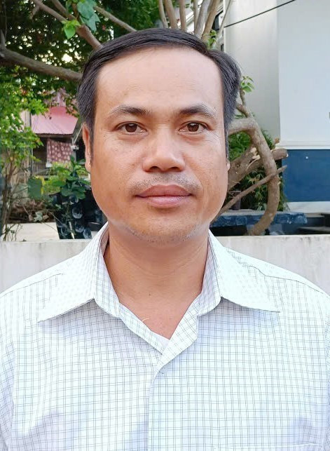 Ông Lò Văn Chung, Bí thư Chi bộ bản Công, xã Chiềng Sơ, tỉnh Sơn La đóng góp ý kiến vào dự thảo các văn kiện trình Đại hội XIV của Đảng. Ảnh: TTXVN phát son-la-291025-12.jpg