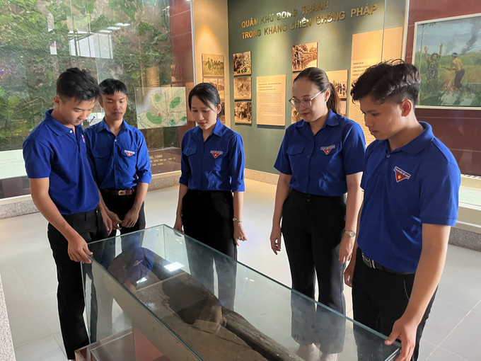 Thanh niên Long An luôn nêu cao tinh thần yêu nước, góp phần xây dựng quê hương. Ảnh: Đức Hạnh/TTXVN binh-hoa-hung-30525-12.jpg