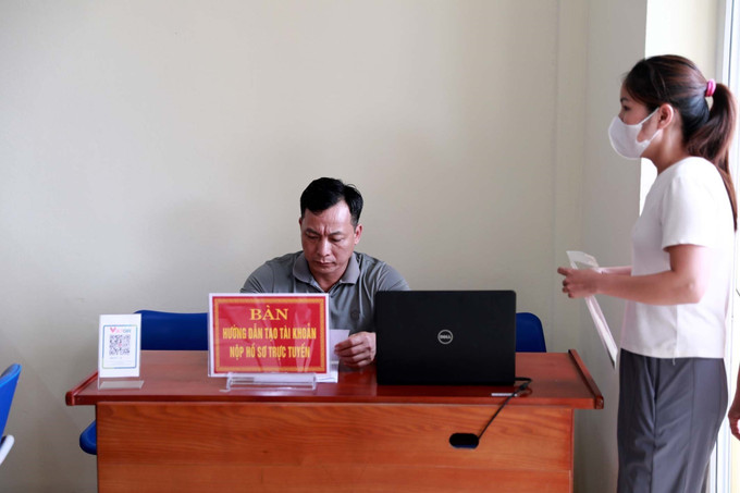 Trung tâm phục vụ hành chính công tại UBND xã Biện Thượng đẩy mạnh ứng dụng công nghệ thông tin trong giải quyết thủ tục hành chính cho người dân. Ảnh: Nguyễn Nam/TTXVN thanh-hoa-7725-11.jpg