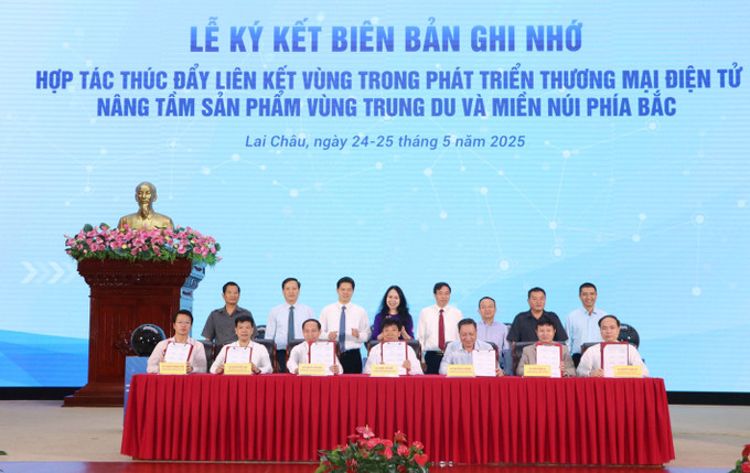 Lễ ký kết Biên bản ghi nhớ hỗ trợ ứng dụng thương mại điện tử giữa các tỉnh với các doanh nghiệp vùng trung du và miền núi phía Bắc. lai-chau-24525-13.jpg