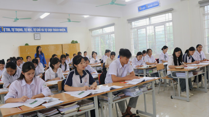 Học sinh Trường Phổ thông Dân tộc nội trú tỉnh Cao Bằng tập trung ôn thi chuẩn bị tốt cho Kỳ thi tốt nghiệp THPT năm 2025. cao-bang-hoc-sinh-21525-10.jpg