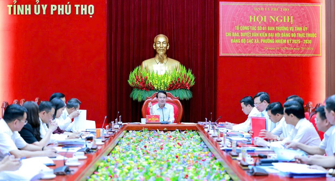 Bí thư Tỉnh ủy Đặng Xuân Phong chủ trì hội nghị chỉ đạo, duyệt Văn kiện Đại hội Đảng bộ trực thuộc, Đảng bộ các xã, phường nhiệm kỳ 2025-2030. Ảnh: baophutho.vn phu-tho-19725-10.jpg