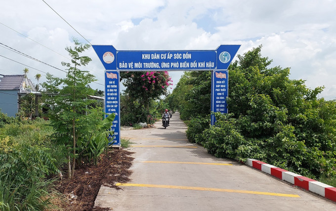 Hạ tầng giao thôn nông thôn được đầu tư, tạo thuận lợi hoạt động đi lại, vận chuyển hàng hóa của người dân vùng đồng bào dân tộc Khmer. khmer-ca-mau-26825-12.jpg