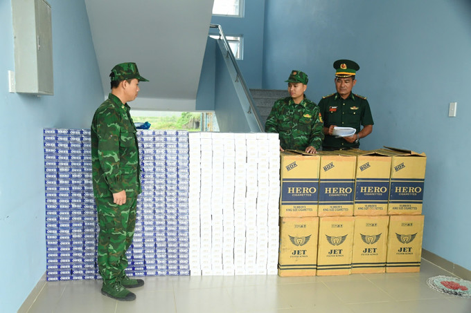 Số lượng lớn thuốc lá lậu bị tạm giữ tại Đồn Biên phòng cửa khẩu Phước Tân. Ảnh: TTXVN phát thuoc-la-lau-31525-10.jpg