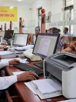 'Cõng' dịch vụ công vượt đại ngàn