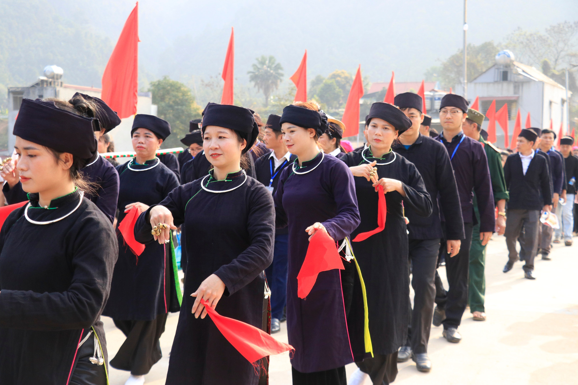 Múa then nét văn hóa độc đáo của người Tày được tái hiện tại lễ hội.