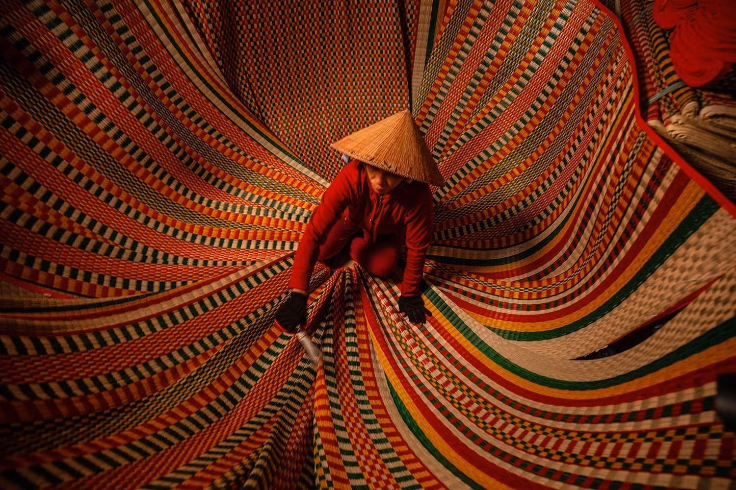 Chiếc chiếu cói gắn liền với đời sống sinh hoạt hàng ngày của người dân từ bao đời nay, là sản phẩm thủ công vừa bình dị, vừa cao sang, vừa mộc mạc, vừa nghệ thuật…