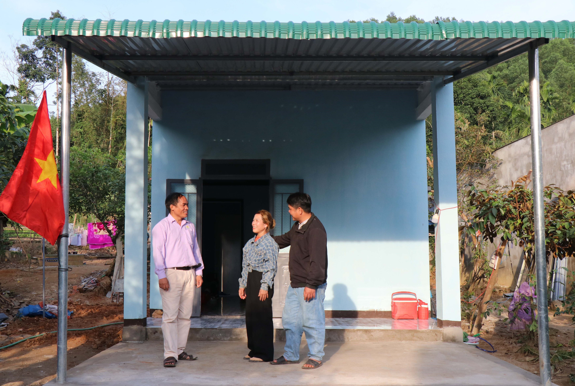 Huyện Ba Tơ là địa phương đầu tiên ở Quảng Ngãi hoàn thành xóa hơn 500 nhà tạm sau gần 4 tháng từ khi phát động. Huyện Ba Tơ là địa phương đầu tiên ở Quảng Ngãi hoàn thành xóa hơn 500 nhà tạm sau gần 4 tháng từ khi phát động.