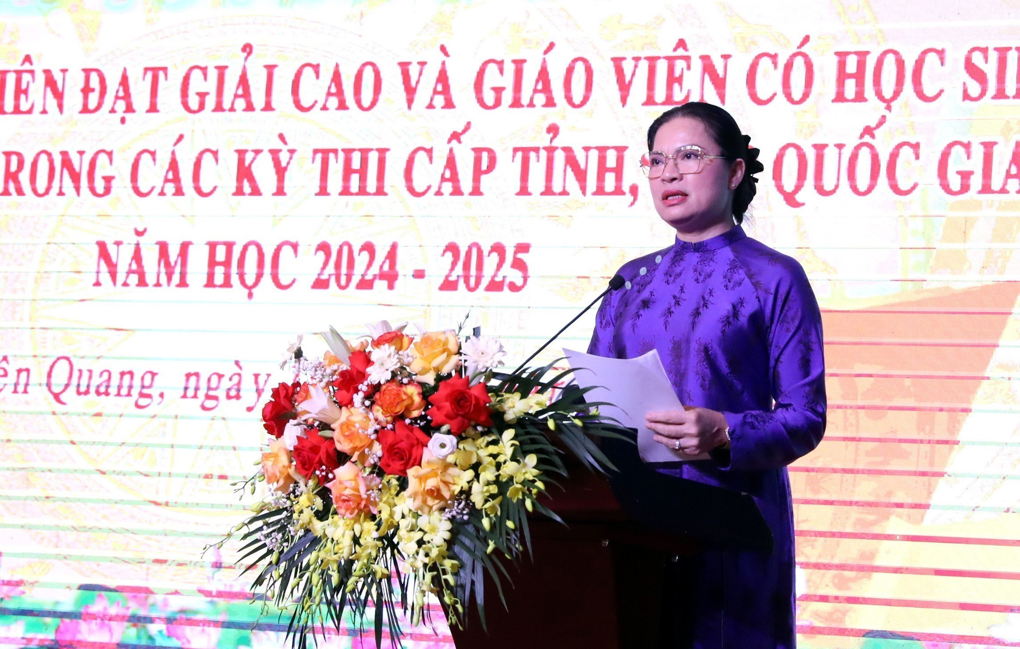 Bí thư Tỉnh ủy Tuyên Quang Hà Thịn Nga phát biểu tại lễ tuyên dương. Ảnh: Quang Cường/TTXVN tuyen-quang-khkt-17052025-02.jpg
