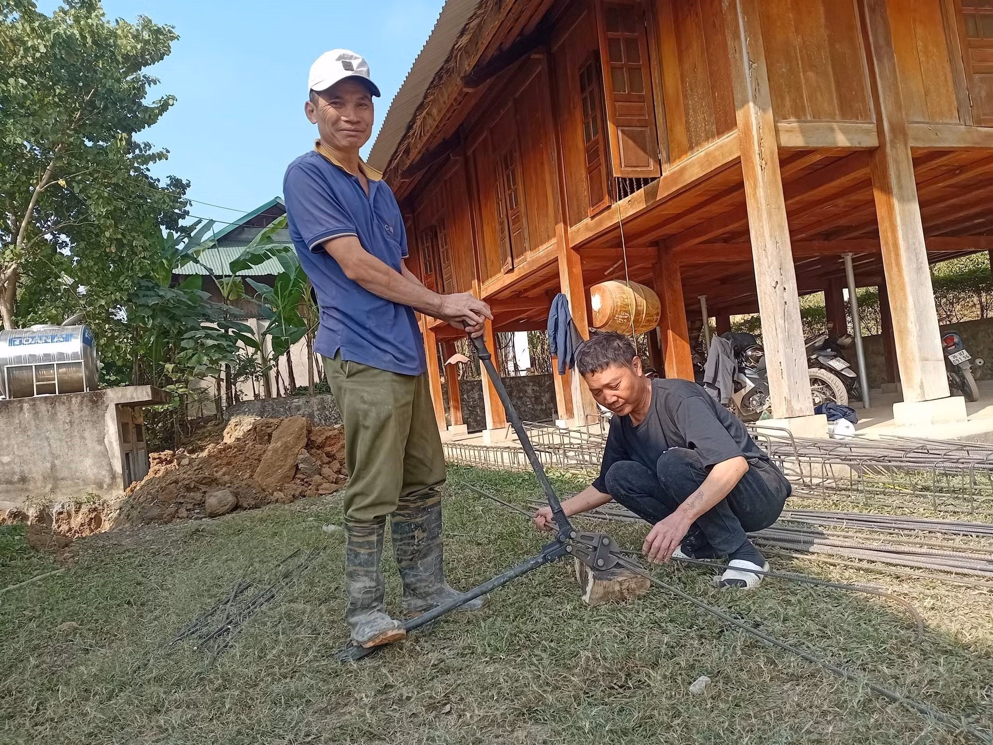 Người dân bản Phe, xã biên giới Tam Thanh, tỉnh Thanh Hóa, đã ổn định cuộc sống, khôi phục được sản xuất sau lũ.