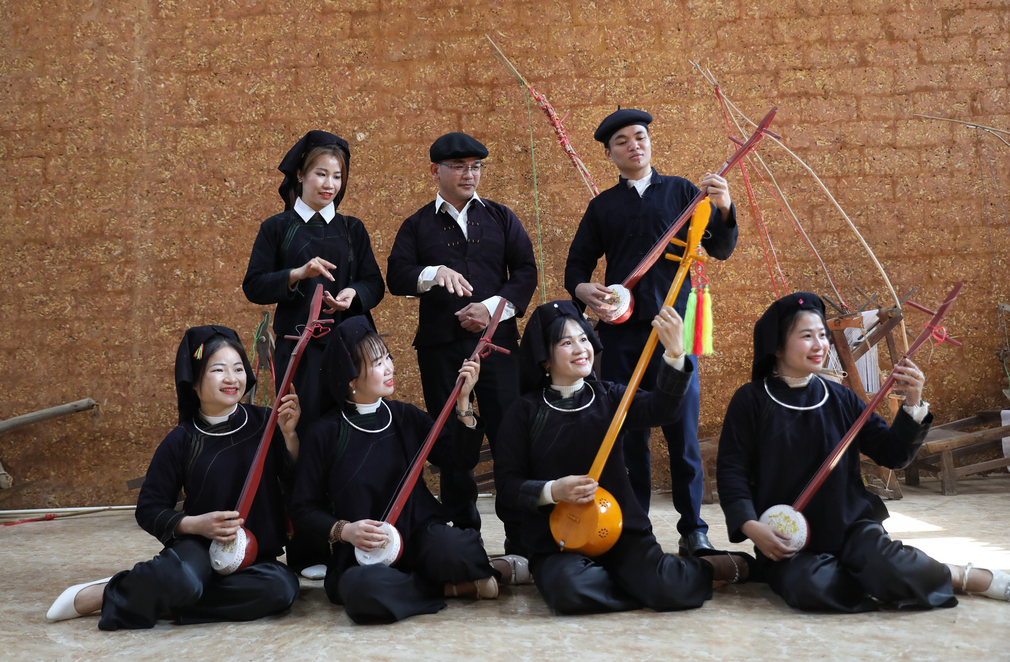 Các câu lạc bộ văn nghệ dân gian, đặc biệt là hát dân ca Nùng, được duy trì thường xuyên, trở thành điểm nhấn quan trọng trong việc giới thiệu văn hóa địa phương.