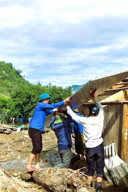 Dồn sức giúp dân bản nơi tâm lũ quét sớm ổn định cuộc sống