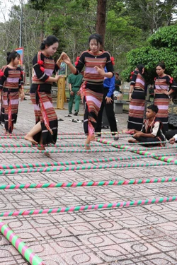 Rộn ràng Xuân biên giới