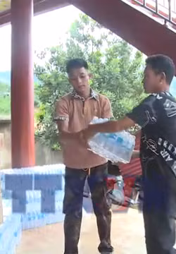 Tình cảm của người dân hướng về tâm lũ Mường Than