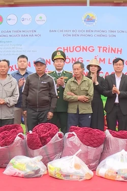 Tết đầm ấm, vui tươi, phấn khởi của người dân nơi biên cương