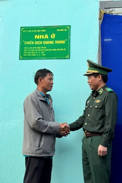 Đắk Lắk: Bàn giao hàng trăm nhà trong 'Chiến dịch Quang Trung'