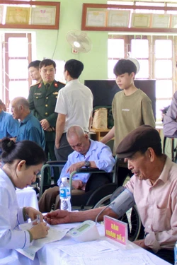 Ấm áp nghĩa tình người lính áo trắng nơi biên giới Nghệ An