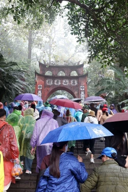 Giữ nhịp bình yên nơi Đất Tổ - Vua Hùng