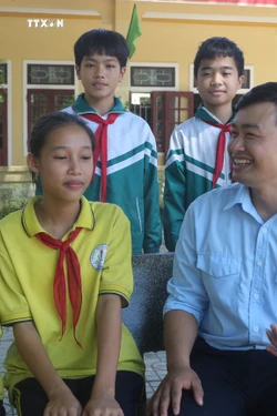 Thầy Hà Cảnh Dinh ươm mầm ước mơ cho trẻ vùng cao