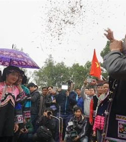 Độc đáo Lễ cưới của dân tộc Bố Y