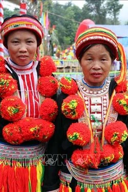 Đặc sắc trang phục của người Dao Đỏ ở Tuyên Quang