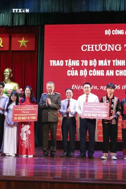 70 năm Chiến thắng Điện Biên Phủ: Bộ Công an tặng máy tính và xe cứu thương cho tỉnh Điện Biên